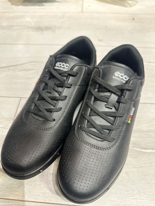 Кроссовки ессо сатилади