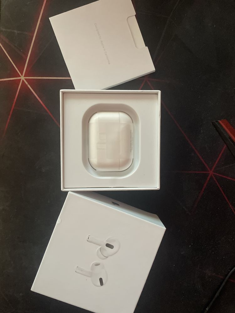 Apple AirPods Pro Wireless Charging Case