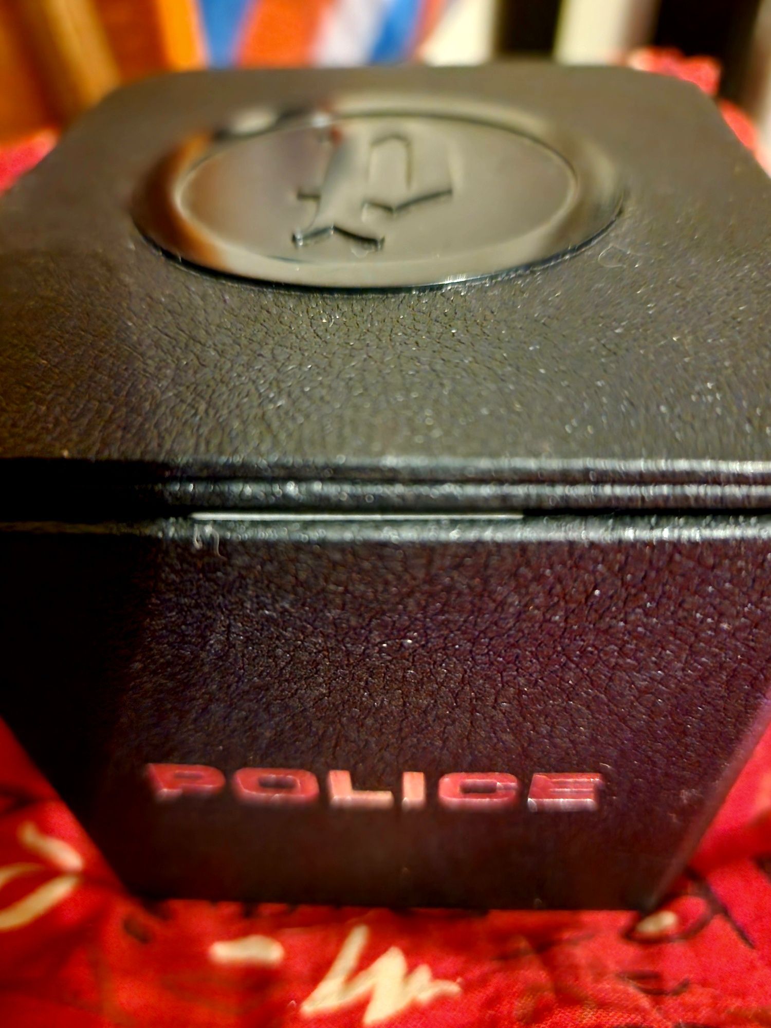 Police часовник като нов
