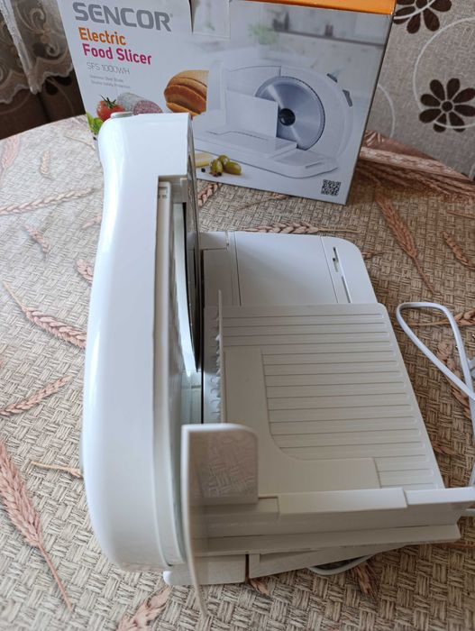Електрическа резачка за колбаси, хляб