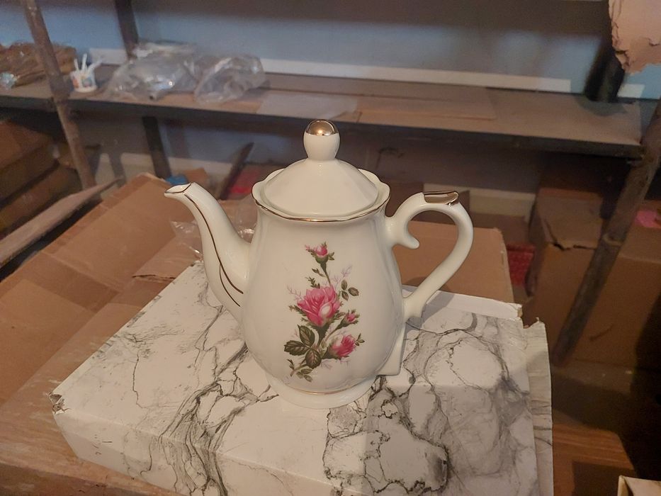 Фарфоровой Чайник с кипчтильнеком