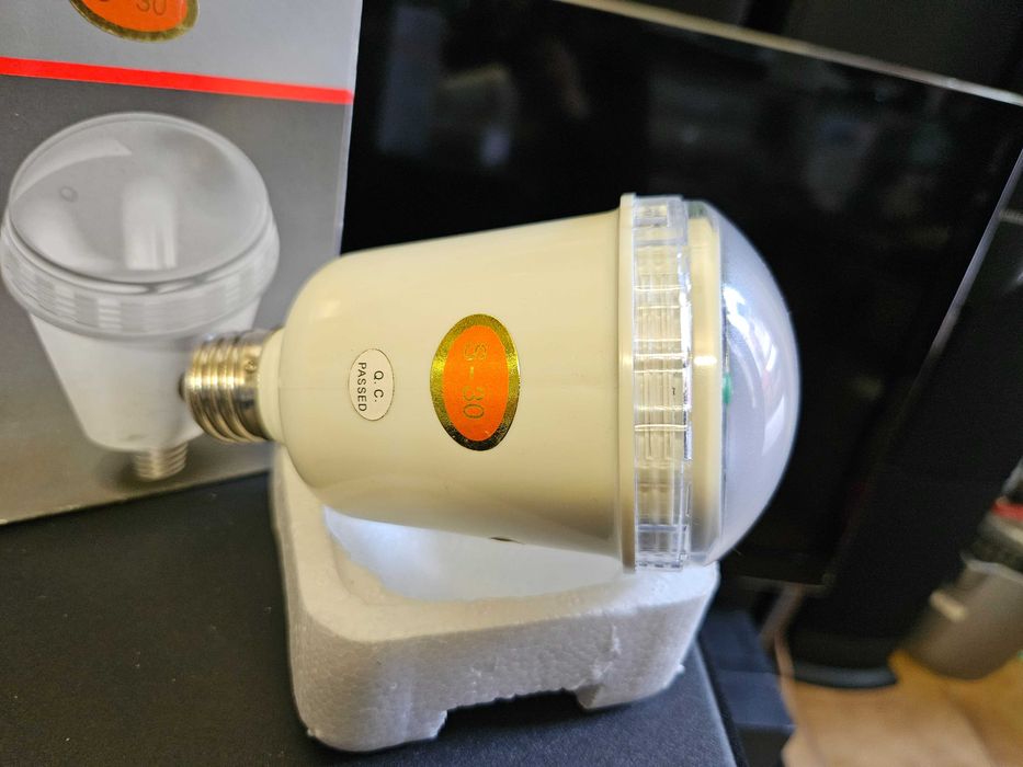 Компактна светкавица на фасунга TUMAX S-30