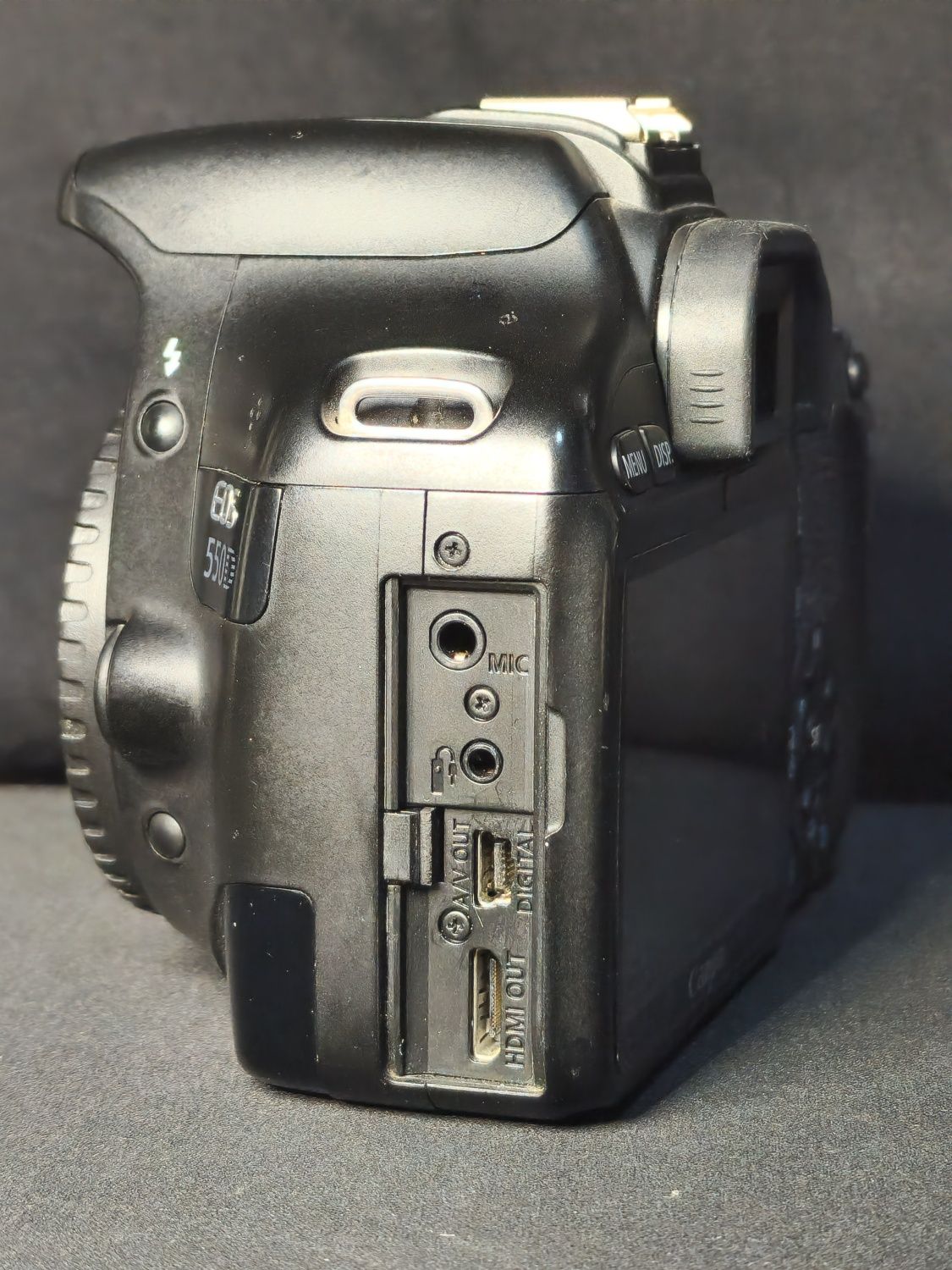 Продам фотоаппарат Canon EOS 550D Kit