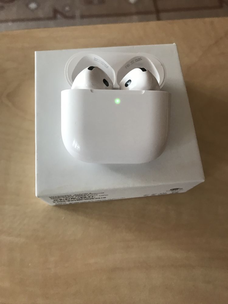 Безжични Слушалки Airpods 4