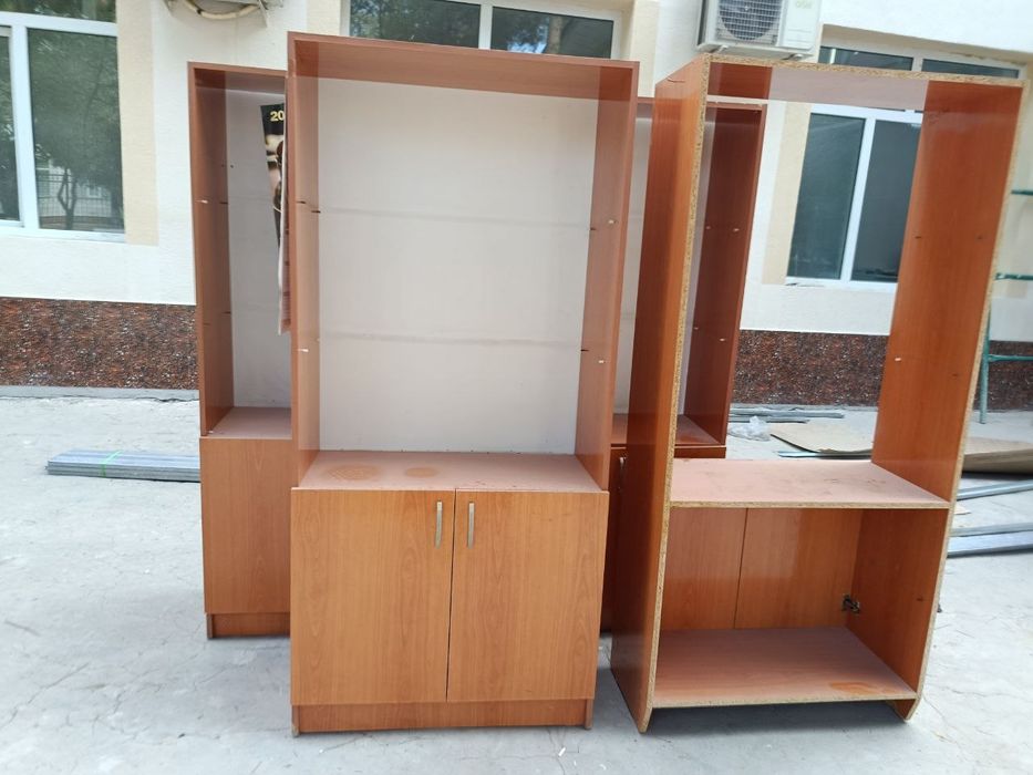 Шкаф ва столлар сотилади