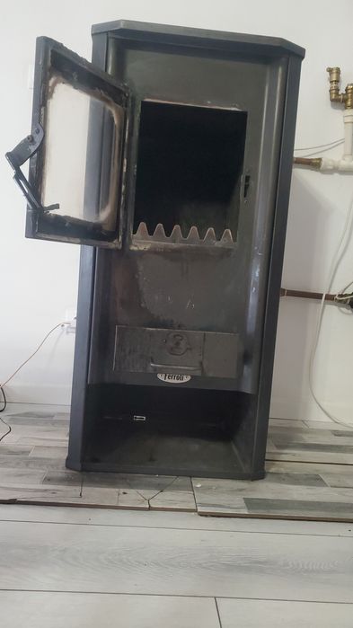 Șemineu pe lemne