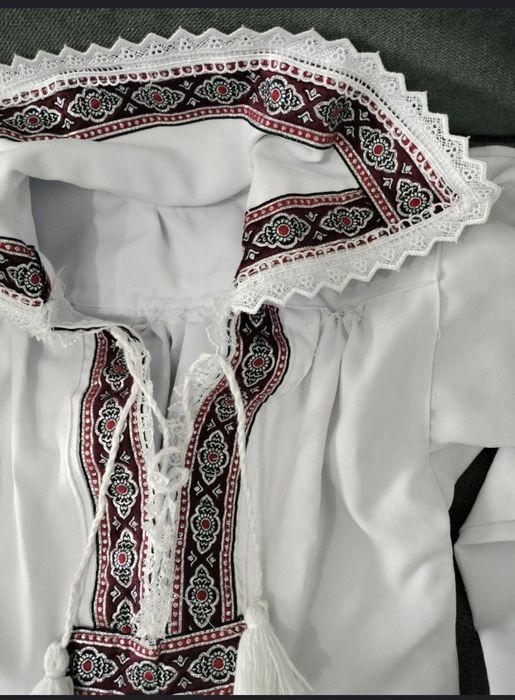 Costum popular traditional 3-4ani 300lei