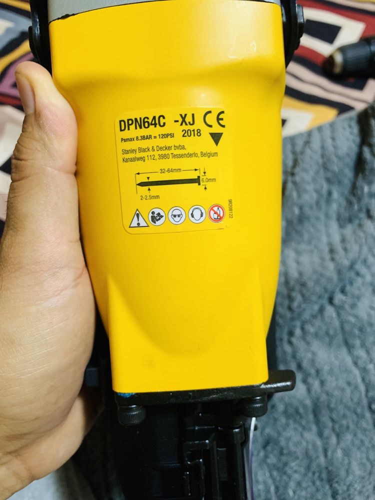 pisto pneumatic de batut dewalt dpn64c