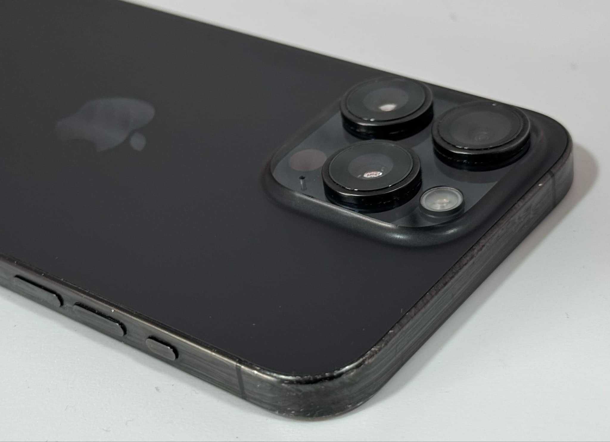 Продавам Iphone 15 pro max 256/6gb black