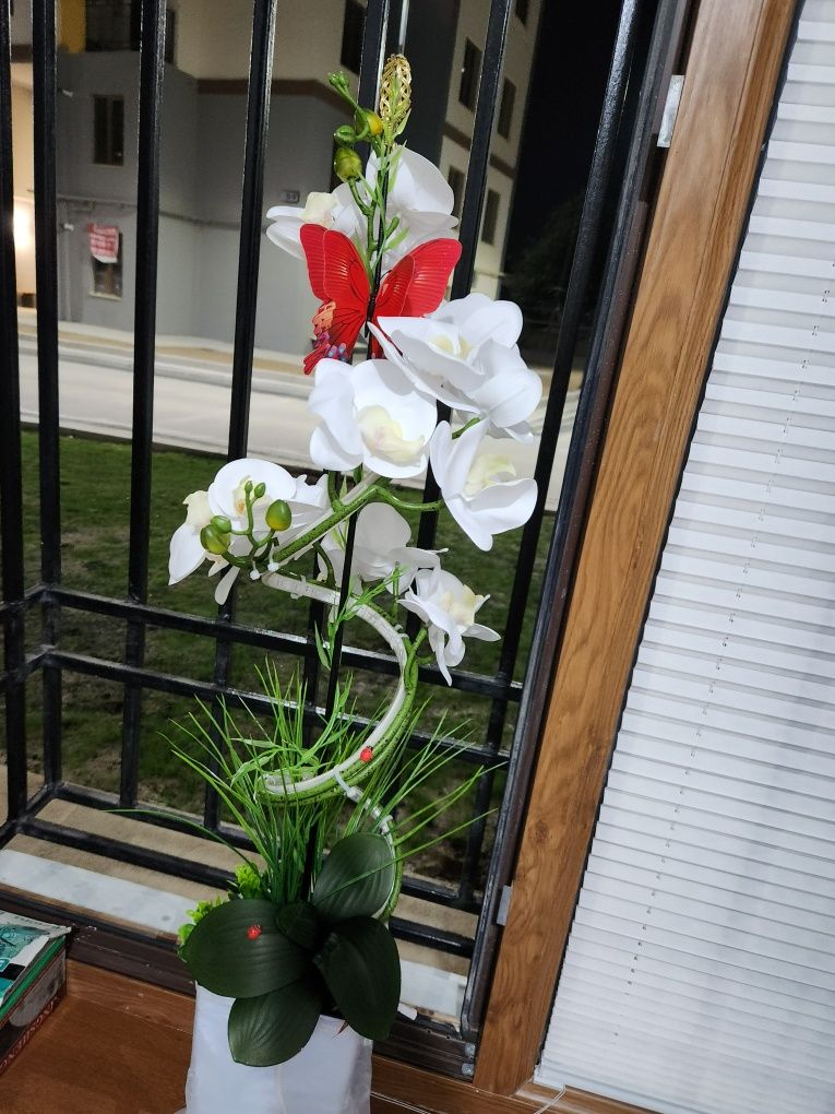 Цветок. Орхидея искусственная. Светильник с пультом.
