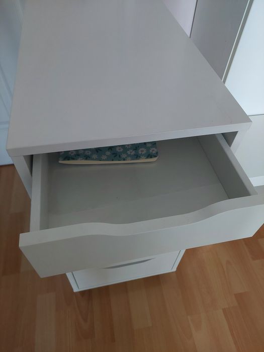 Контейнер на колелца Икеа.