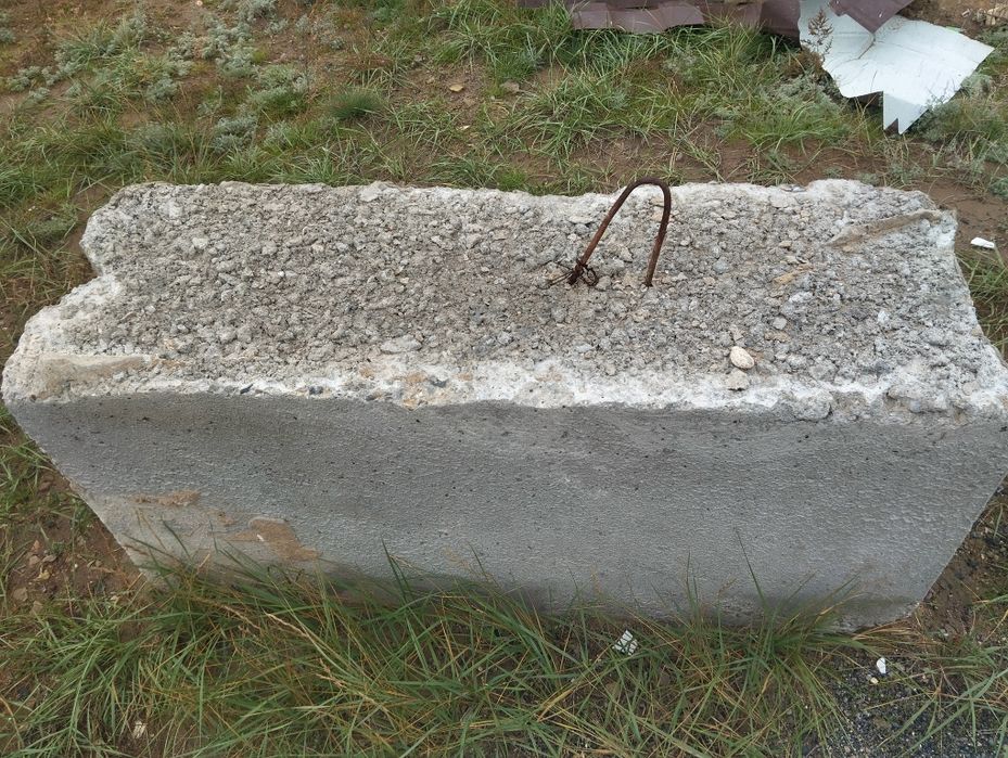 Продам фундаментныйе блоки 3 шт по 1метру.