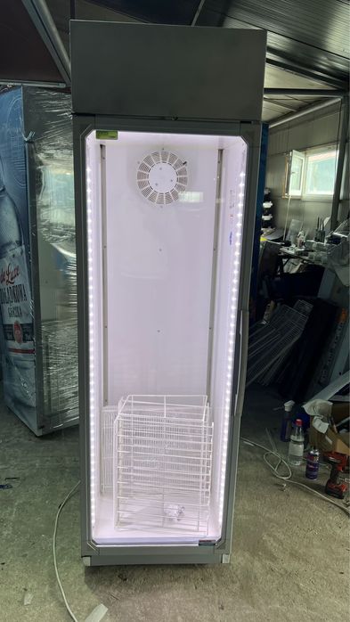 Vitrina frigorifica verticala cu led pentru racoritoare