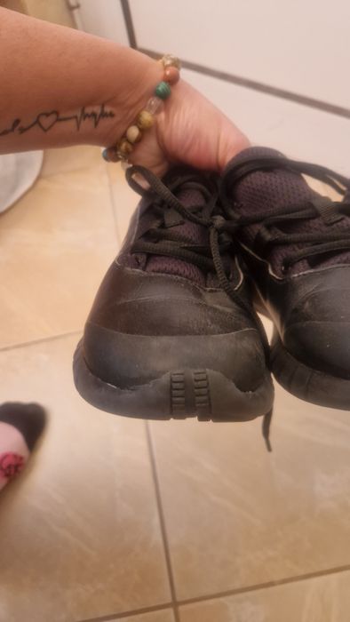 Маратонки under-38,5 номер