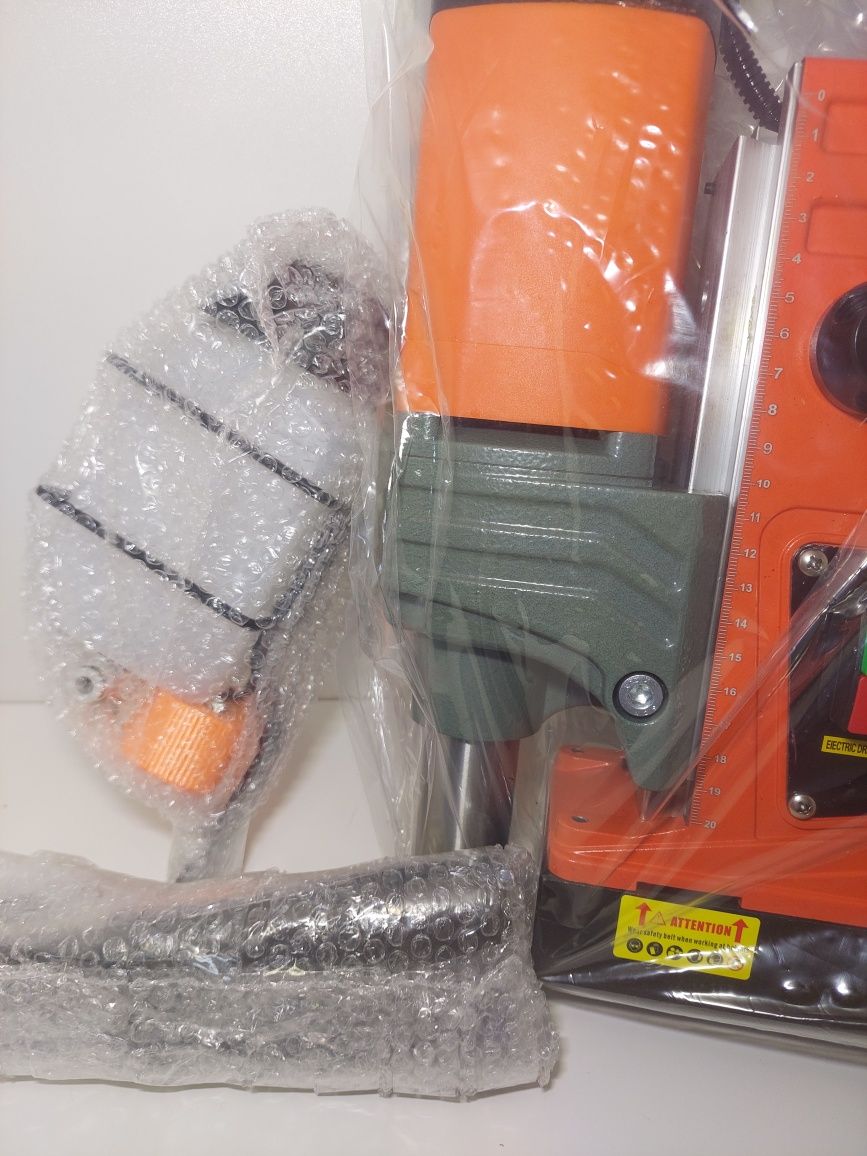 Masina Gaurit cu talpa magnetica 1450W și 11 carote frezare