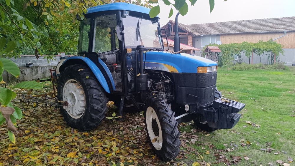 Трактор New Holland SNH704