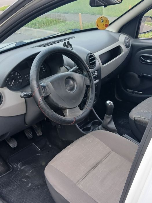 Vând sau schimb dacia Logan