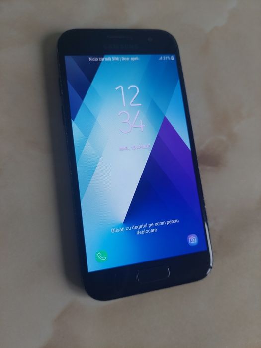 Vând Samsung Galaxy A3 2017 Black, perfect funcțional și NEcodat /poze
