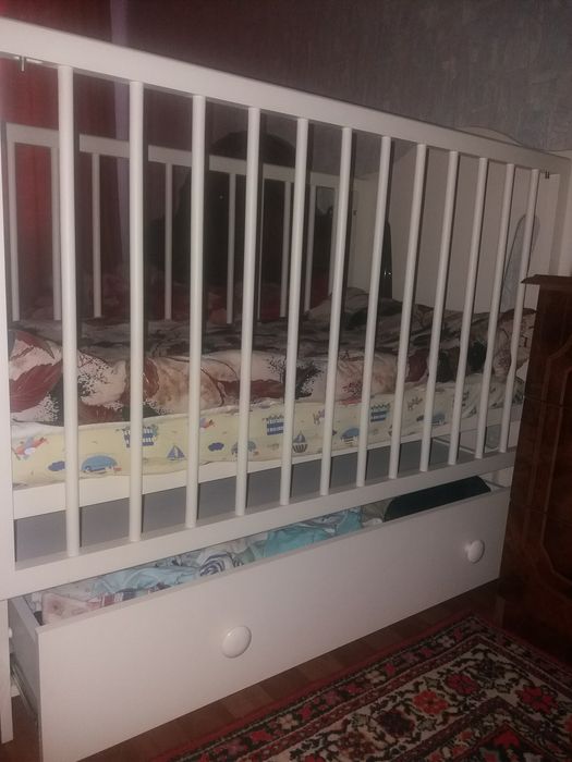 Продам детскую кроватку с матрасом