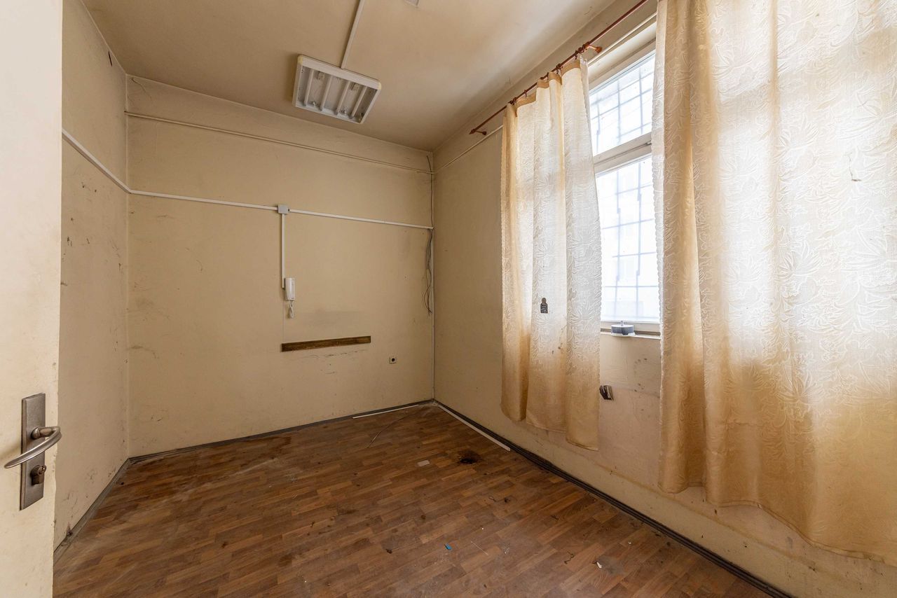 Продава се Офис в Варна, Младост 1 - 1266 кв.м за 1185 €/кв.м - Снимка #8
