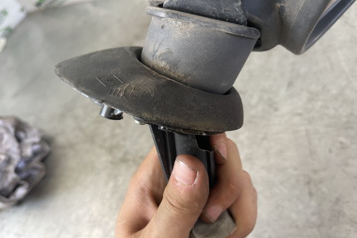 Oglinda stanga manuala E20103017 / E2 0103017 Dacia Logan prima gener