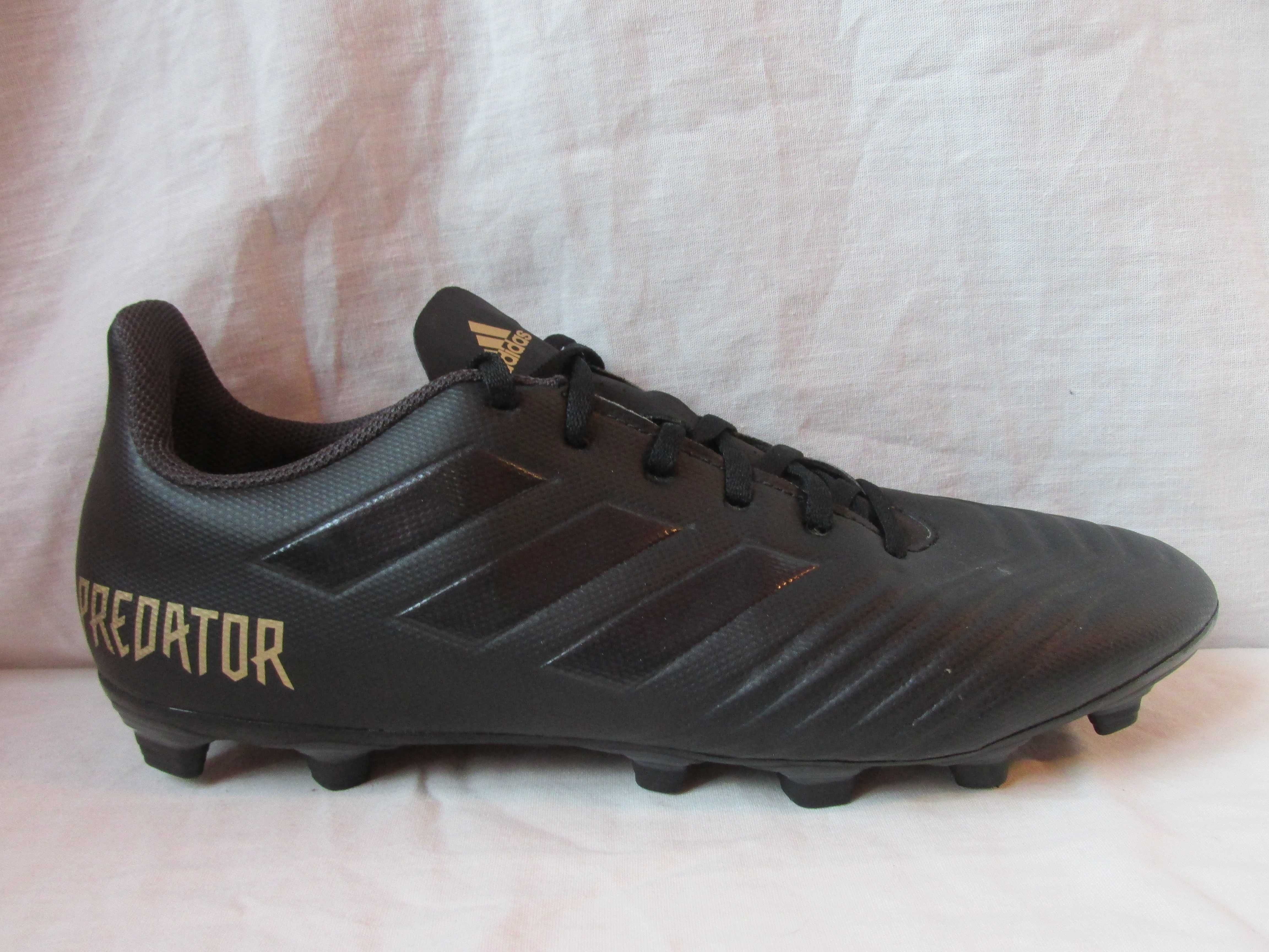 Crampoane/pantofi fotbal Adidas Predator ,marimea 44-44.5 (29 cm)