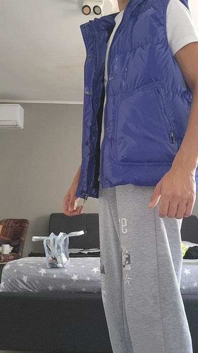 Vând vestă albastră