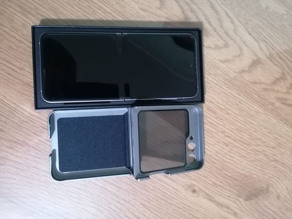 Telefon mobil Samsung Galaxy Z Flip6,