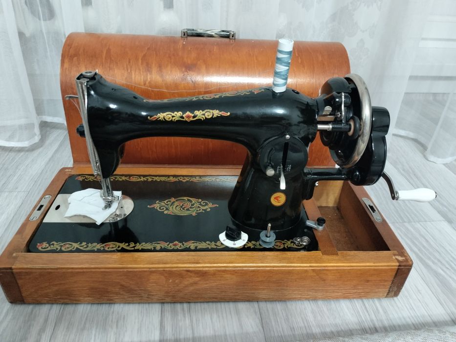 Продам швейную машинку