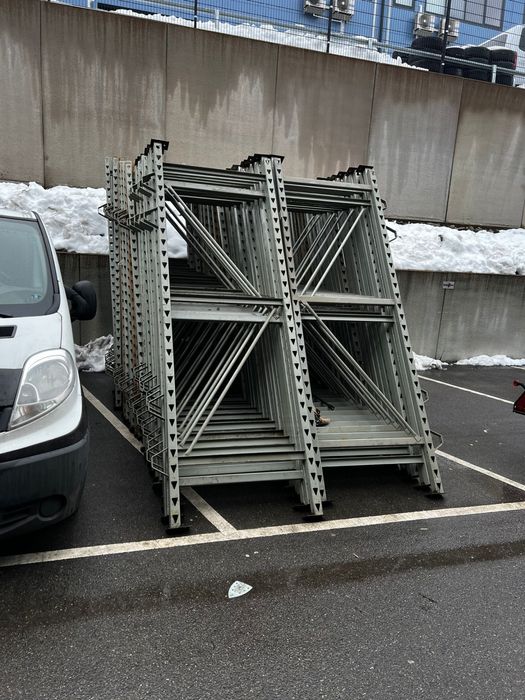 Стеллажи для промышленных товаров и грузовых запчатей