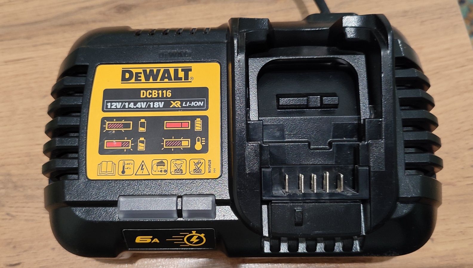 DeWalt DCB 116 зарядное устройство