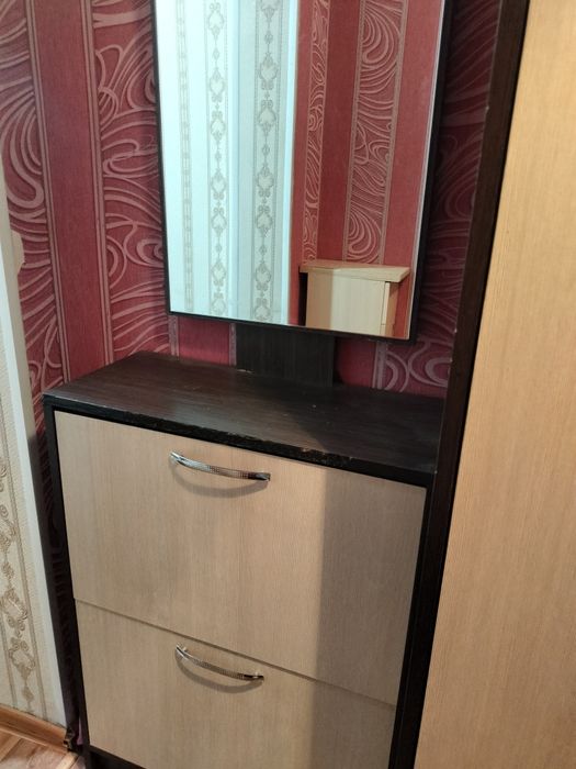 Продам прихожую .