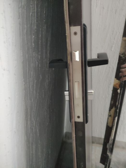 Продам входную дверь