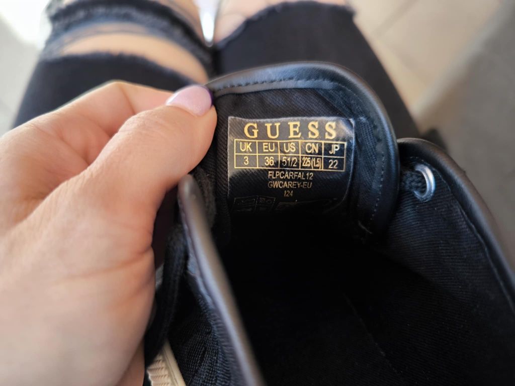 Супер сладки кецове Guess Гес