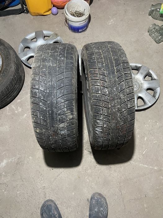 шина с дисками хорошем состояниии 2 зимних  1 летный шина общии 3 штук