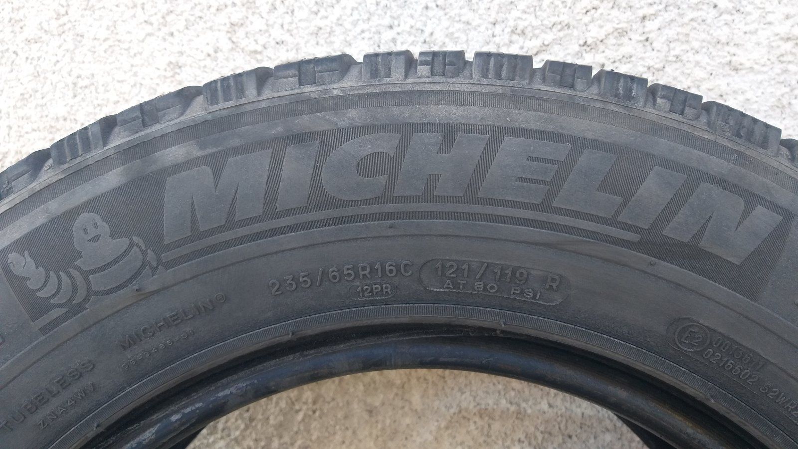 Бусови гуми Michelin 235 65 R16C