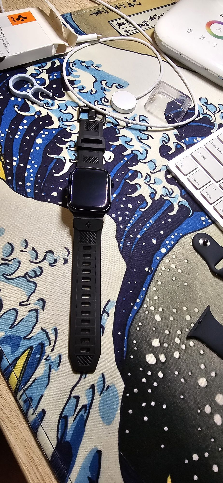 Продам ремешок spigen  apple watch