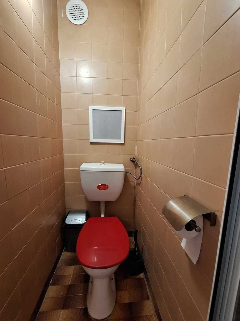 Дава се под наем Тристаен апартамент в Бургас, Изгрев - 80 кв.м за 225 € - Снимка #4