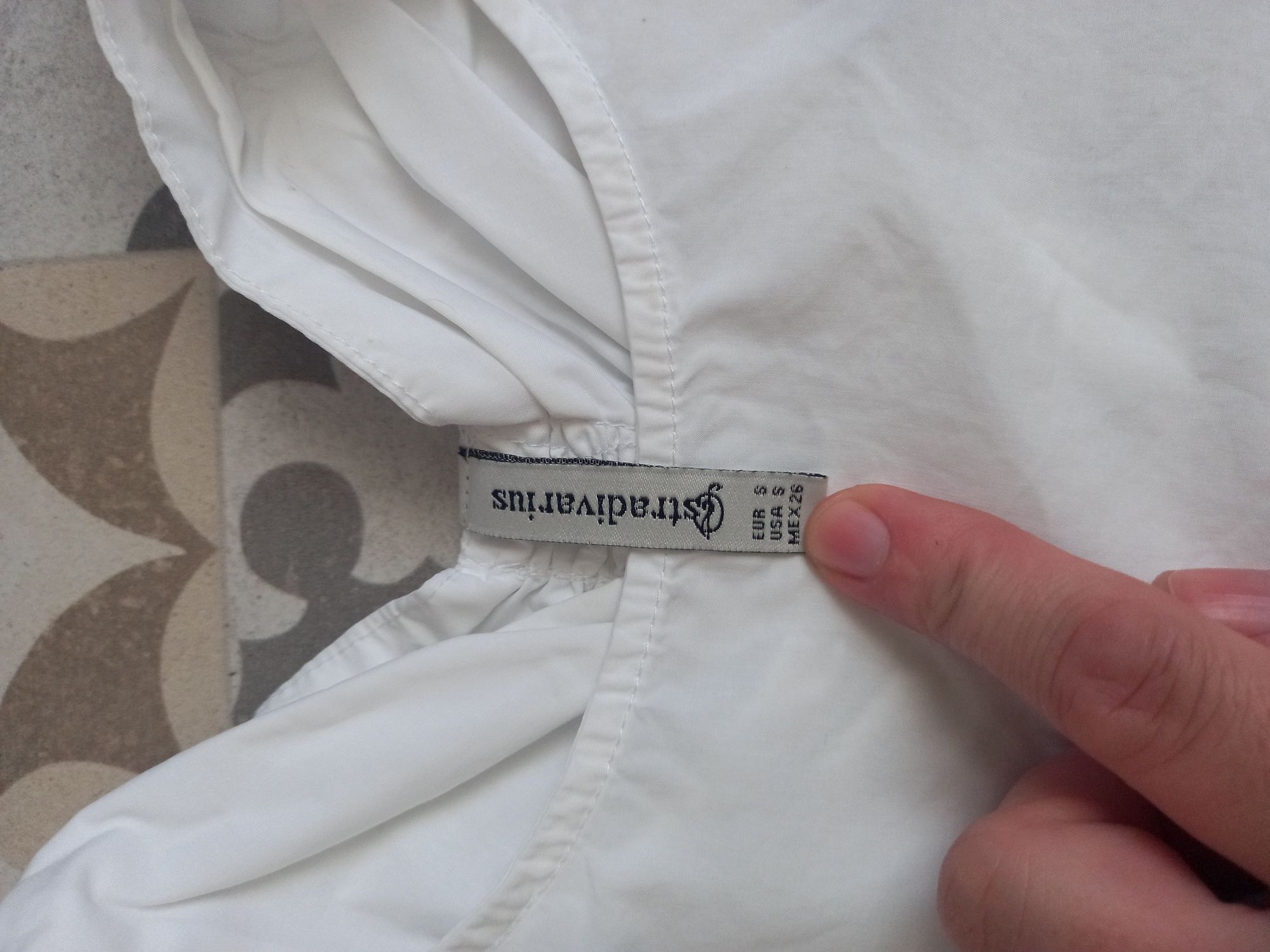 Топ с бродерия Stradivarius