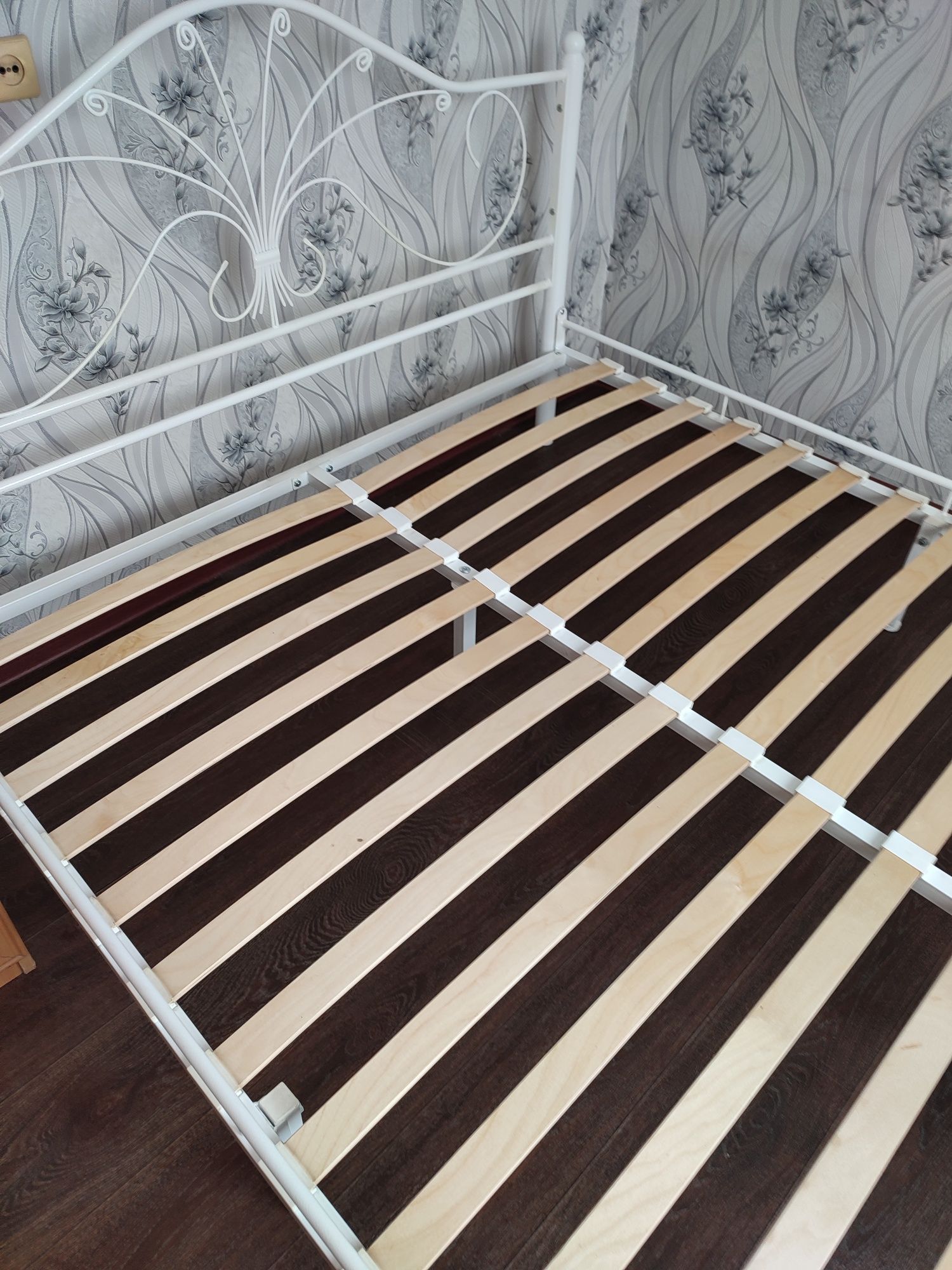 Продам 2х спальную кровать