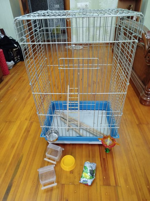 Продам большую клетку для попугая