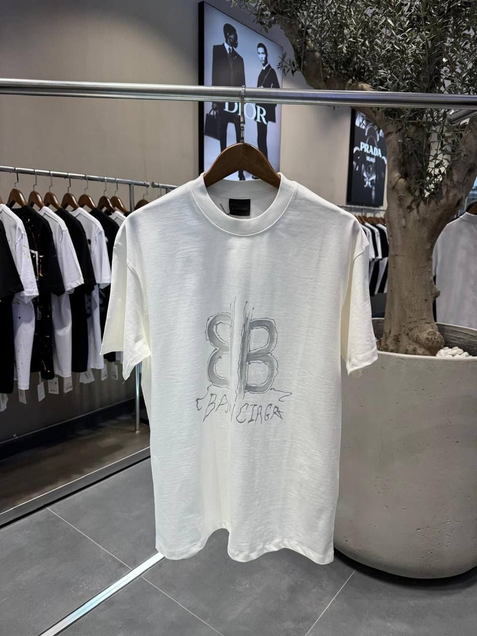 Мъжка тениска Balenciaga

Най-висок