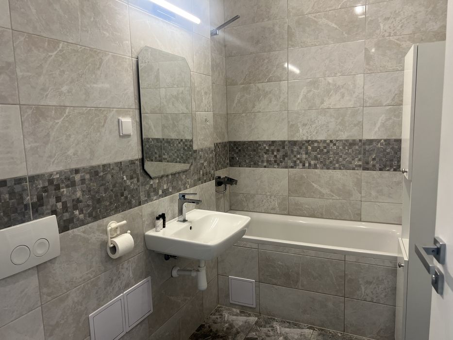 Vand apartament cu doua camere tip studio