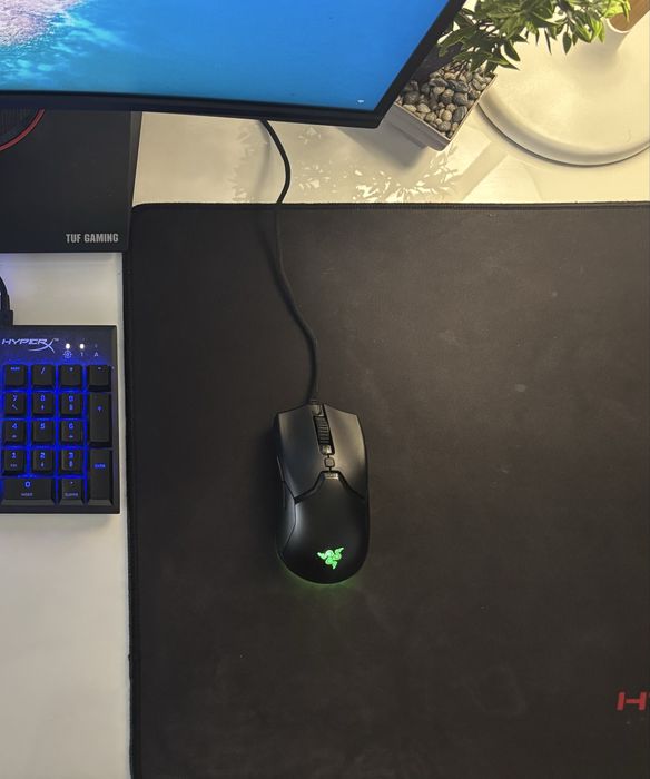 Mouse de gaming Razer Viper Mini + pad mouse HyperX 40x45