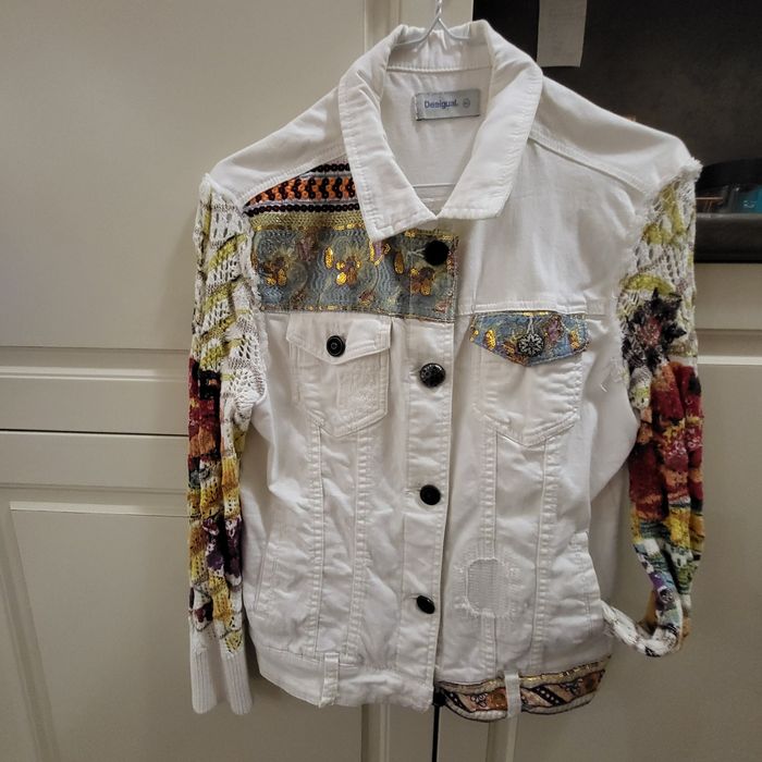 Яке от бял деним Desigual