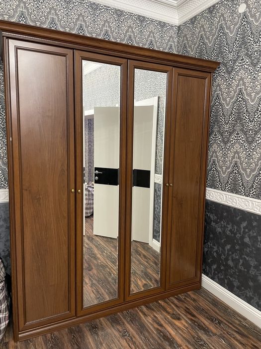 Продается спальный гарнитур