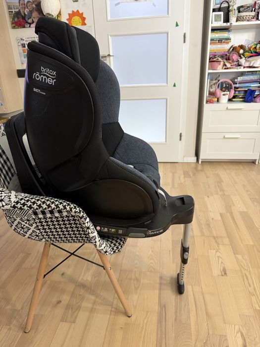 Britax Römer dual fix i-size (76 – 105 cm / 15 luni – 4 ani)