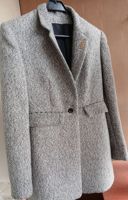 Жакет из ткани букле.размер 38-40.Для стройных ,изящных девушек.