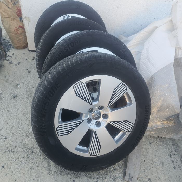 Зимни гуми с джанти 265/55/19 Bridgestone
