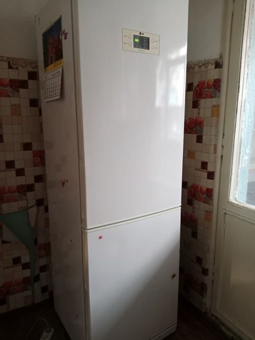 Холодильник LG в хорошем состоянии